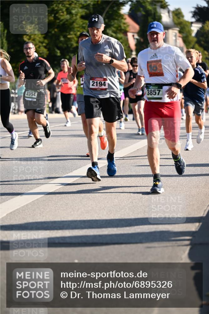 01.09.2024 - BARMER Alsterlauf Dr. Thomas Lammeyer http://msf.ph/oto/6895326 01.09.2024 09:32:39 Laufen 2354, 2354, 41, 2194, 10, 3857 meine-sportfotos.de