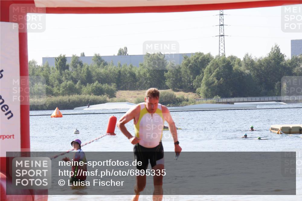 01.09.2024 - 17. Tribühne Triathlon Luisa Fischer http://msf.ph/oto/6895335 01.09.2024 11:05:25 Schwimmen 401 meine-sportfotos.de