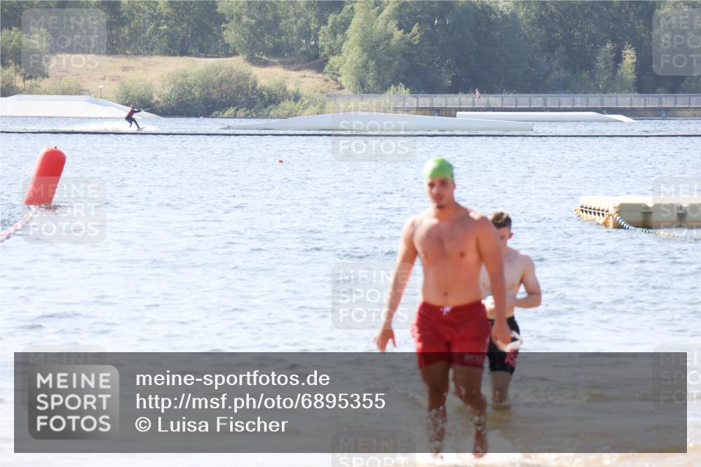 01.09.2024 - 17. Tribühne Triathlon Luisa Fischer http://msf.ph/oto/6895355 01.09.2024 11:06:19 Schwimmen 355, 369 meine-sportfotos.de