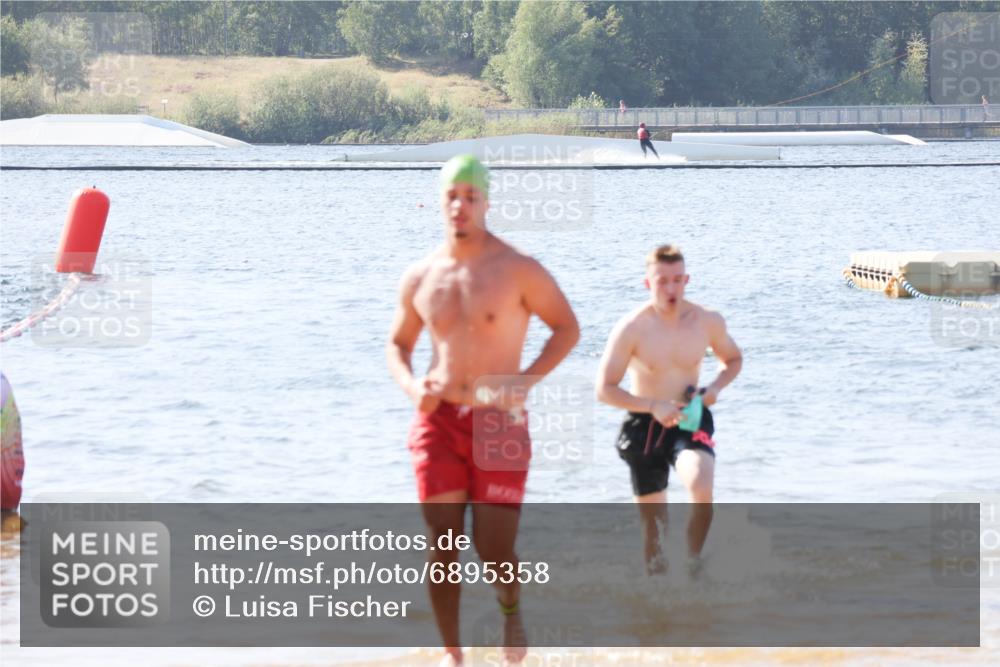 01.09.2024 - 17. Tribühne Triathlon Luisa Fischer http://msf.ph/oto/6895358 01.09.2024 11:06:21 Schwimmen 355, 369 meine-sportfotos.de