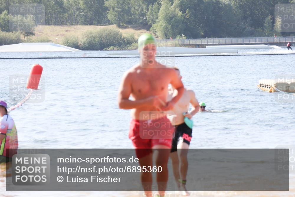 01.09.2024 - 17. Tribühne Triathlon Luisa Fischer http://msf.ph/oto/6895360 01.09.2024 11:06:22 Schwimmen 355, 369 meine-sportfotos.de