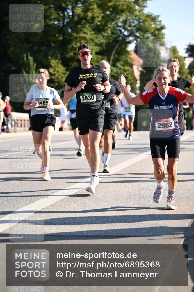 01.09.2024 - BARMER Alsterlauf Dr. Thomas Lammeyer http://msf.ph/oto/6895368 01.09.2024 09:32:44 Laufen 3489, 3030, 43, 2982 meine-sportfotos.de