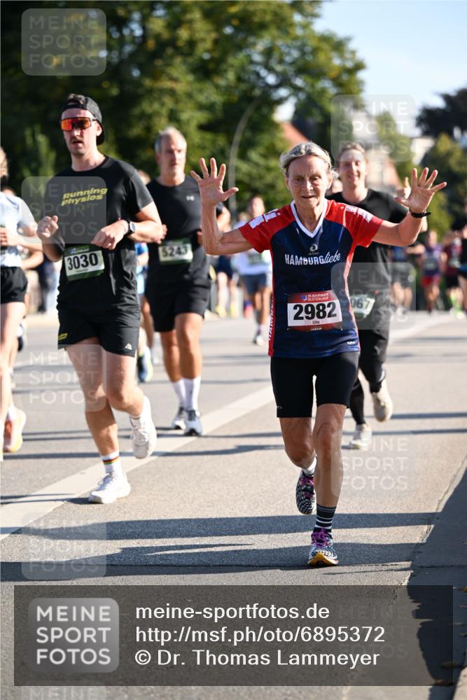 01.09.2024 - BARMER Alsterlauf Dr. Thomas Lammeyer http://msf.ph/oto/6895372 01.09.2024 09:32:45 Laufen 0, 3030, 5243, 35, 06, 2982 meine-sportfotos.de