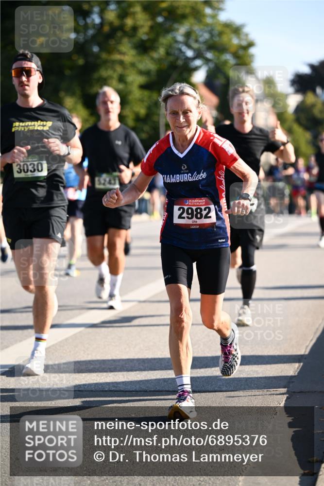 01.09.2024 - BARMER Alsterlauf Dr. Thomas Lammeyer http://msf.ph/oto/6895376 01.09.2024 09:32:45 Laufen 3030, 135, 2982 meine-sportfotos.de