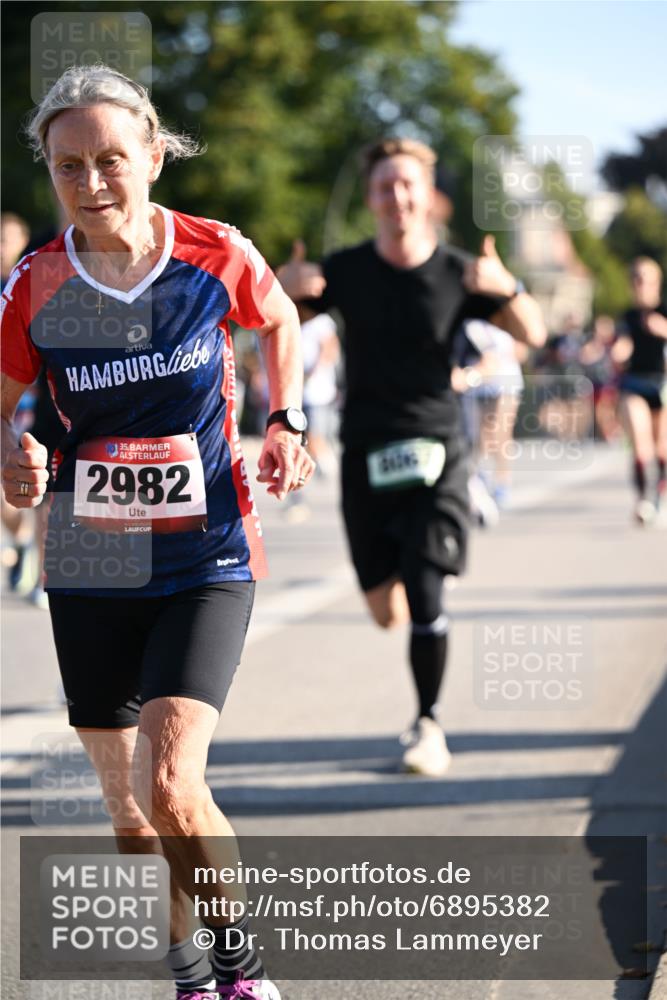 01.09.2024 - BARMER Alsterlauf Dr. Thomas Lammeyer http://msf.ph/oto/6895382 01.09.2024 09:32:46 Laufen 35, 2982 meine-sportfotos.de
