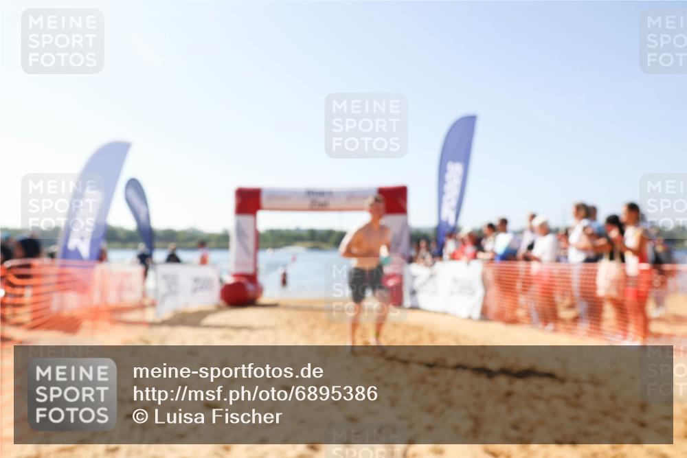 01.09.2024 - 17. Tribühne Triathlon Luisa Fischer http://msf.ph/oto/6895386 01.09.2024 11:06:28 Schwimmen 355, 369 meine-sportfotos.de