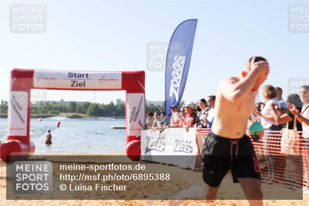 01.09.2024 - 17. Tribühne Triathlon Luisa Fischer http://msf.ph/oto/6895388 01.09.2024 11:06:29 Schwimmen 355, 369 meine-sportfotos.de