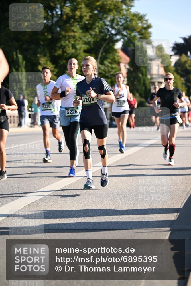 01.09.2024 - BARMER Alsterlauf Dr. Thomas Lammeyer http://msf.ph/oto/6895395 01.09.2024 09:32:47 Laufen 3207, 5236, 5226 meine-sportfotos.de