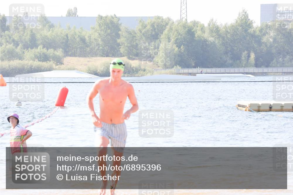 01.09.2024 - 17. Tribühne Triathlon Luisa Fischer http://msf.ph/oto/6895396 01.09.2024 11:06:58 Schwimmen 347 meine-sportfotos.de