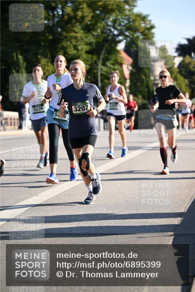 01.09.2024 - BARMER Alsterlauf Dr. Thomas Lammeyer http://msf.ph/oto/6895399 01.09.2024 09:32:47 Laufen 5236, 5, 3207, 3257 meine-sportfotos.de
