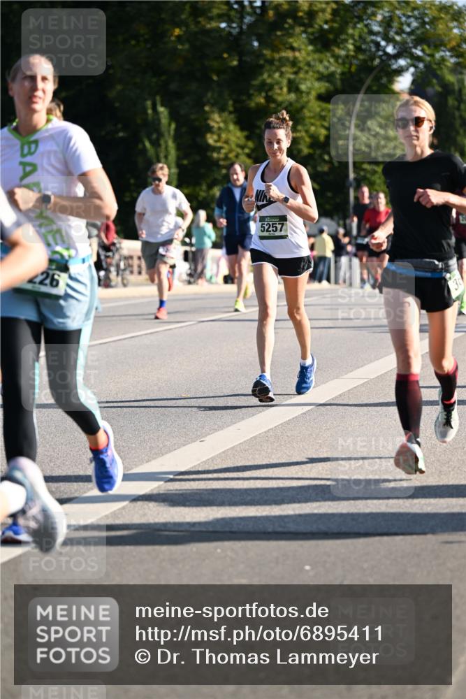 01.09.2024 - BARMER Alsterlauf Dr. Thomas Lammeyer http://msf.ph/oto/6895411 01.09.2024 09:32:49 Laufen 5257 meine-sportfotos.de