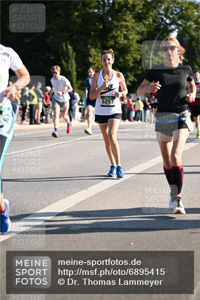 01.09.2024 - BARMER Alsterlauf Dr. Thomas Lammeyer http://msf.ph/oto/6895415 01.09.2024 09:32:49 Laufen 5257 meine-sportfotos.de
