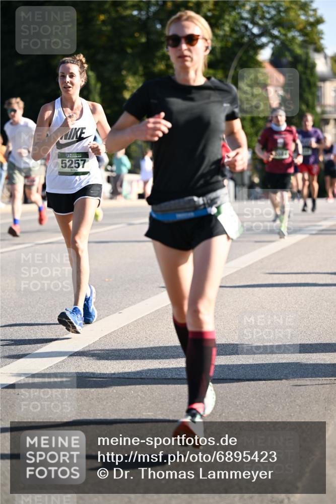 01.09.2024 - BARMER Alsterlauf Dr. Thomas Lammeyer http://msf.ph/oto/6895423 01.09.2024 09:32:50 Laufen 5257 meine-sportfotos.de