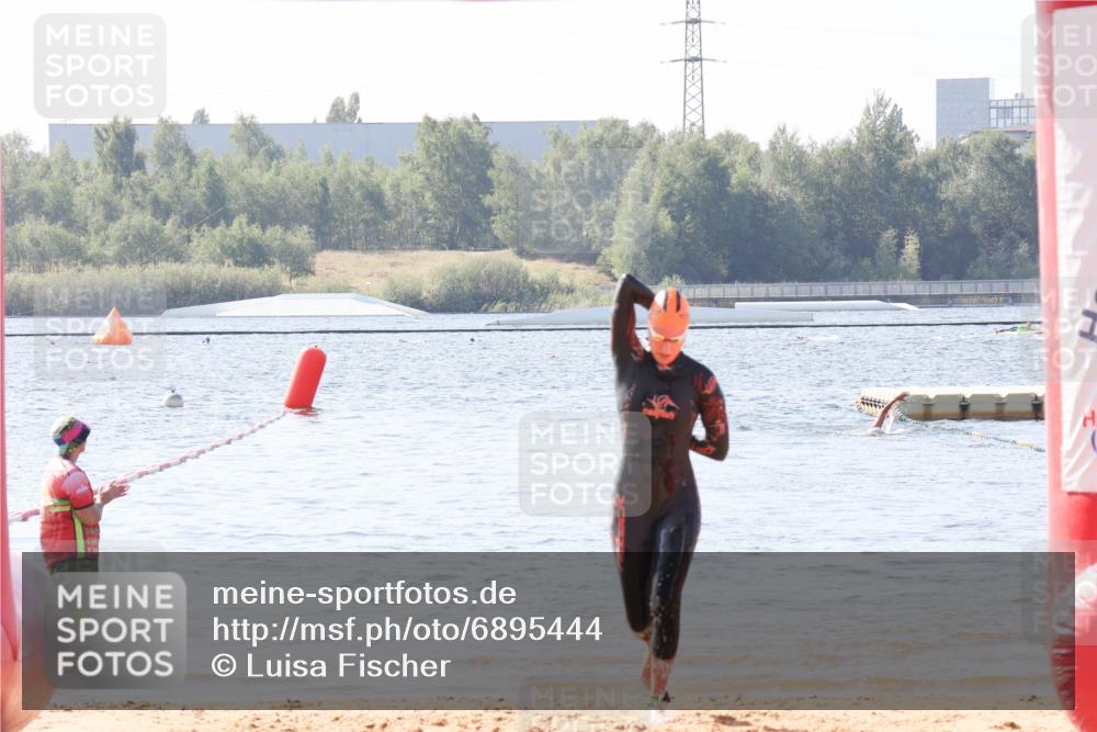 01.09.2024 - 17. Tribühne Triathlon Luisa Fischer http://msf.ph/oto/6895444 01.09.2024 11:13:54 Schwimmen 542 meine-sportfotos.de