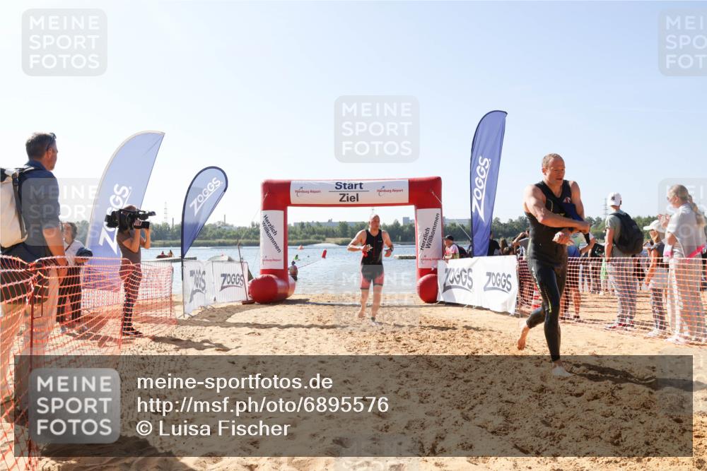 01.09.2024 - 17. Tribühne Triathlon Luisa Fischer http://msf.ph/oto/6895576 01.09.2024 11:15:37 Schwimmen 489, 511 meine-sportfotos.de