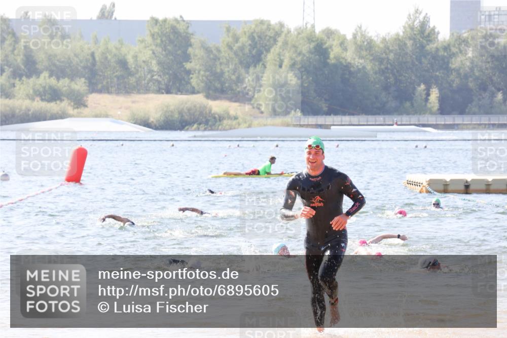 01.09.2024 - 17. Tribühne Triathlon Luisa Fischer http://msf.ph/oto/6895605 01.09.2024 11:16:53 Schwimmen 465, 486 meine-sportfotos.de