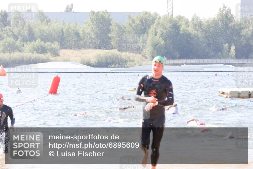 01.09.2024 - 17. Tribühne Triathlon Luisa Fischer http://msf.ph/oto/6895609 01.09.2024 11:16:54 Schwimmen 465, 486 meine-sportfotos.de