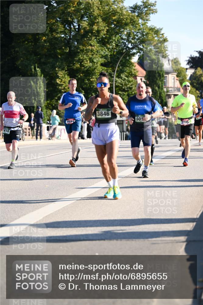 01.09.2024 - BARMER Alsterlauf Dr. Thomas Lammeyer http://msf.ph/oto/6895655 01.09.2024 09:33:16 Laufen 410, 4594, 3846, 501, 2195 meine-sportfotos.de
