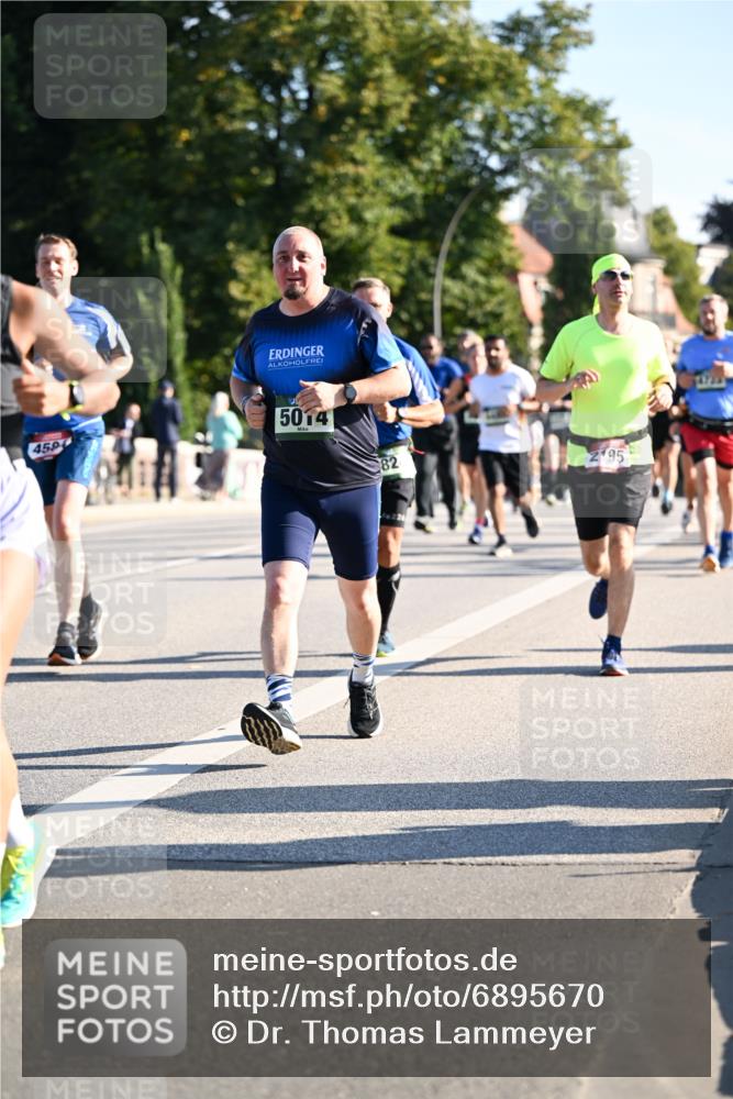 01.09.2024 - BARMER Alsterlauf Dr. Thomas Lammeyer http://msf.ph/oto/6895670 01.09.2024 09:33:18 Laufen 450, 5014, 82, 95 meine-sportfotos.de