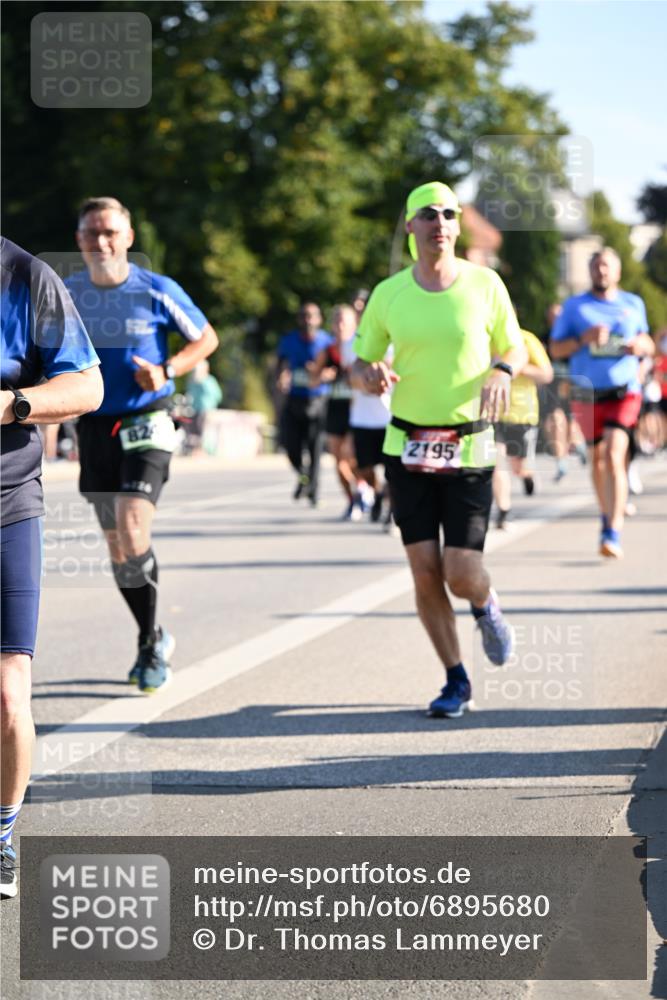 01.09.2024 - BARMER Alsterlauf Dr. Thomas Lammeyer http://msf.ph/oto/6895680 01.09.2024 09:33:19 Laufen 826, 2195 meine-sportfotos.de
