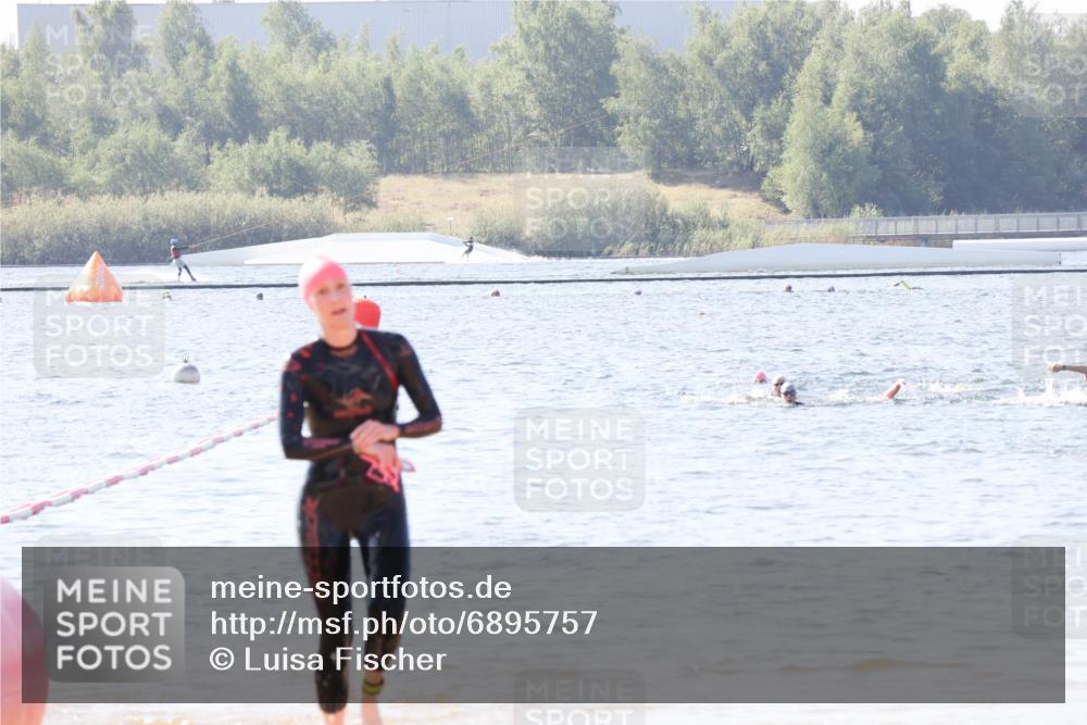 01.09.2024 - 17. Tribühne Triathlon Luisa Fischer http://msf.ph/oto/6895757 01.09.2024 11:17:41 Schwimmen 455, 495 meine-sportfotos.de