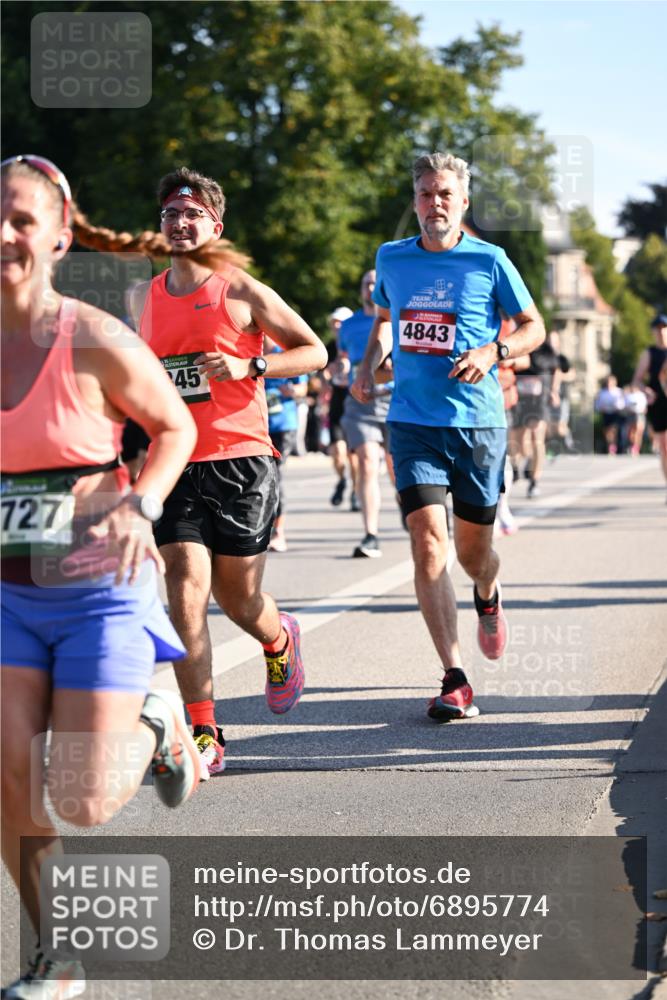 01.09.2024 - BARMER Alsterlauf Dr. Thomas Lammeyer http://msf.ph/oto/6895774 01.09.2024 09:33:28 Laufen 727, 45, 4843 meine-sportfotos.de