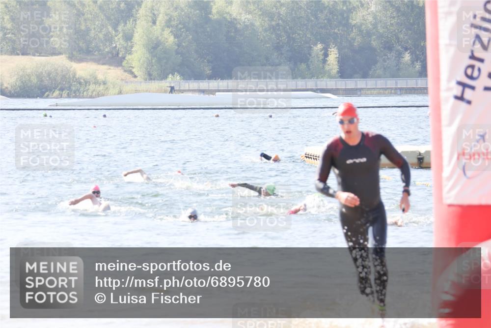 01.09.2024 - 17. Tribühne Triathlon Luisa Fischer http://msf.ph/oto/6895780 01.09.2024 11:18:10 Schwimmen 557 meine-sportfotos.de