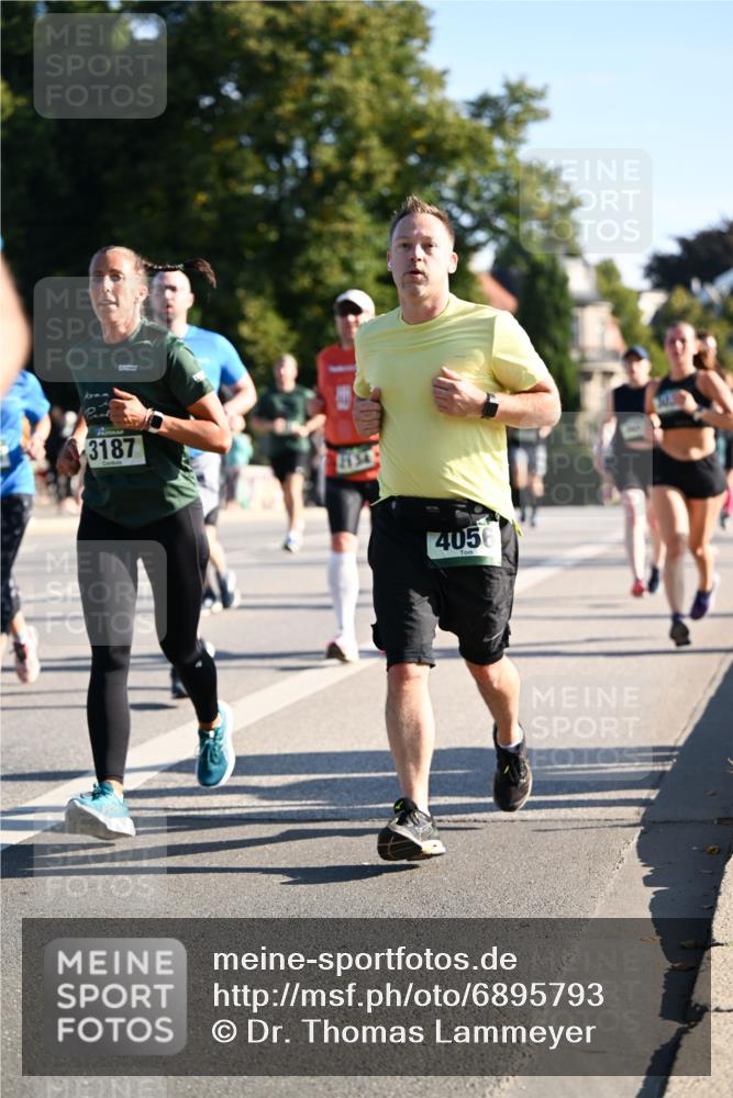 01.09.2024 - BARMER Alsterlauf Dr. Thomas Lammeyer http://msf.ph/oto/6895793 01.09.2024 09:33:30 Laufen 3187, 4056 meine-sportfotos.de