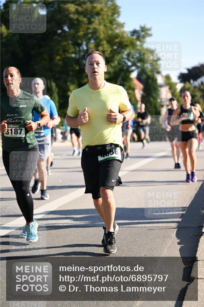 01.09.2024 - BARMER Alsterlauf Dr. Thomas Lammeyer http://msf.ph/oto/6895797 01.09.2024 09:33:31 Laufen 3187, 4056 meine-sportfotos.de