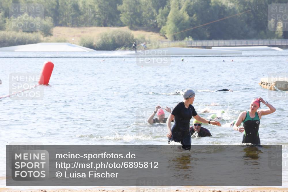 01.09.2024 - 17. Tribühne Triathlon Luisa Fischer http://msf.ph/oto/6895812 01.09.2024 11:18:26 Schwimmen 452, 456, 464 meine-sportfotos.de