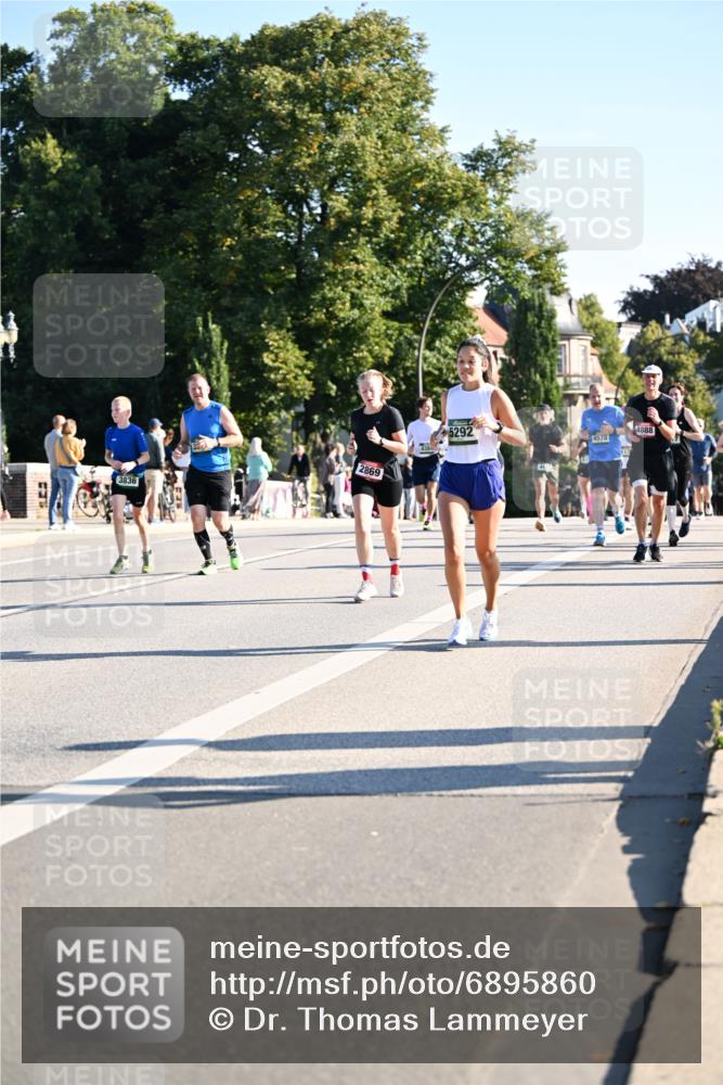 01.09.2024 - BARMER Alsterlauf Dr. Thomas Lammeyer http://msf.ph/oto/6895860 01.09.2024 09:33:38 Laufen 3836, 2869, 438, 5292, 4578, 4888 meine-sportfotos.de