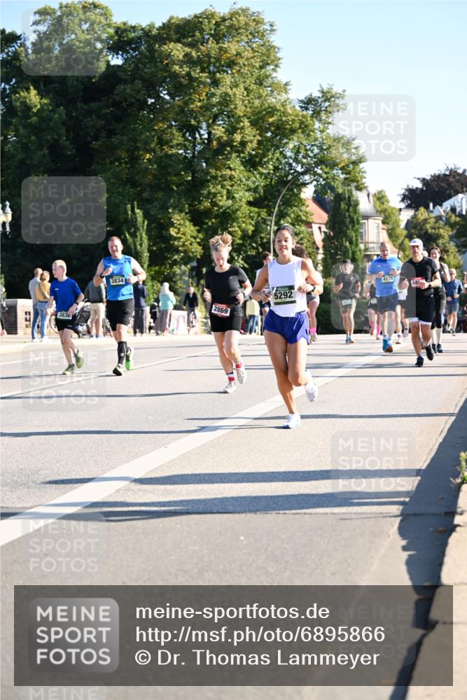 01.09.2024 - BARMER Alsterlauf Dr. Thomas Lammeyer http://msf.ph/oto/6895866 01.09.2024 09:33:38 Laufen 3836, 3834, 2869, 5292, 4578, 48 meine-sportfotos.de