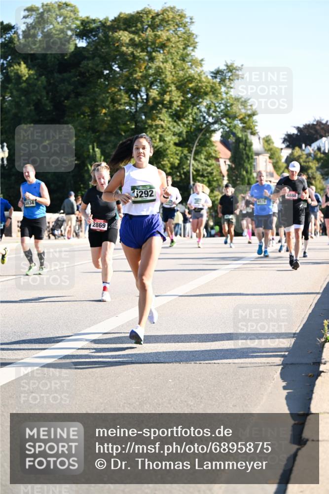 01.09.2024 - BARMER Alsterlauf Dr. Thomas Lammeyer http://msf.ph/oto/6895875 01.09.2024 09:33:39 Laufen 3834, 2869, 6292, 4578, 4888 meine-sportfotos.de