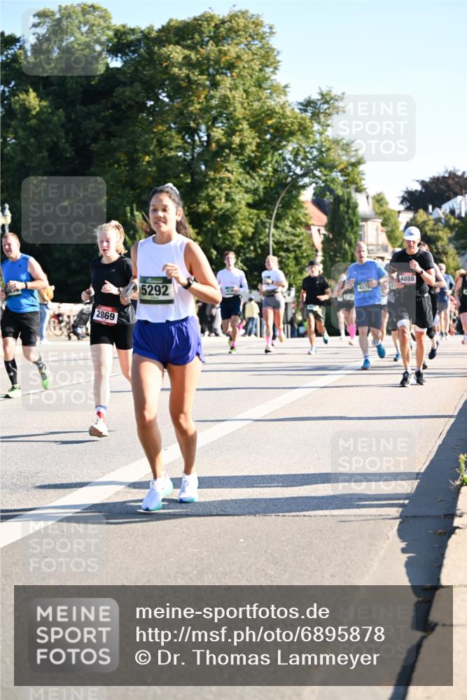 01.09.2024 - BARMER Alsterlauf Dr. Thomas Lammeyer http://msf.ph/oto/6895878 01.09.2024 09:33:39 Laufen 2869, 5292, 4576, 4888 meine-sportfotos.de