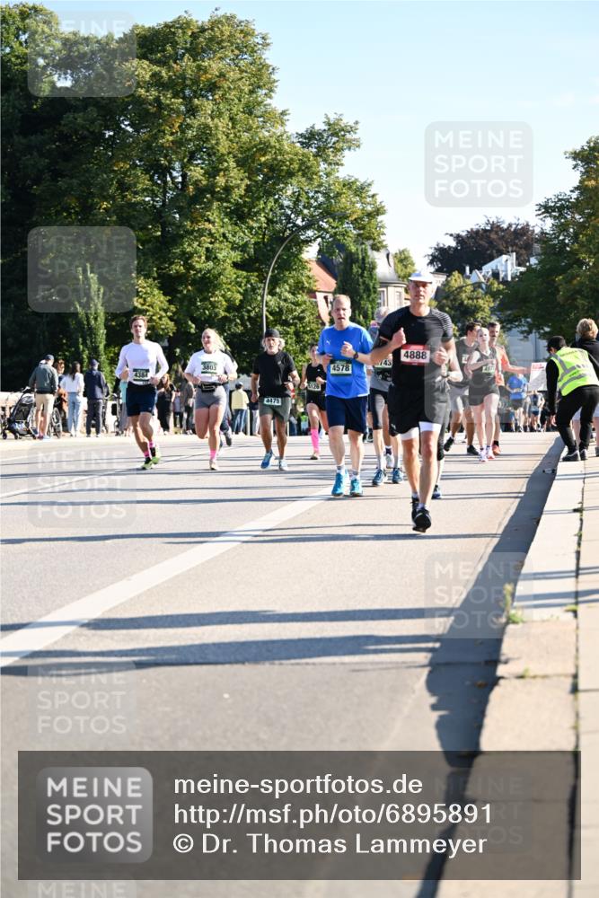 01.09.2024 - BARMER Alsterlauf Dr. Thomas Lammeyer http://msf.ph/oto/6895891 01.09.2024 09:33:40 Laufen 4384, 3803, 4888, 743, 4578, 3126, 4479 meine-sportfotos.de