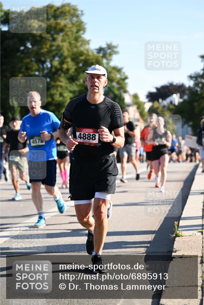 01.09.2024 - BARMER Alsterlauf Dr. Thomas Lammeyer http://msf.ph/oto/6895913 01.09.2024 09:33:43 Laufen 4578, 35, 4888 meine-sportfotos.de