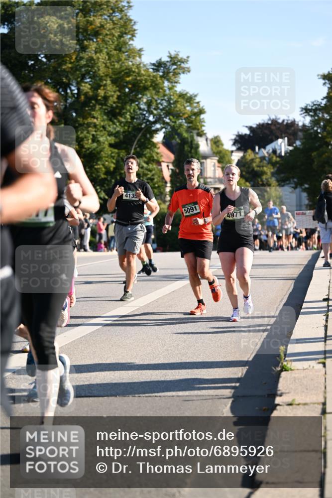 01.09.2024 - BARMER Alsterlauf Dr. Thomas Lammeyer http://msf.ph/oto/6895926 01.09.2024 09:33:44 Laufen 4135, 5091, 4971 meine-sportfotos.de