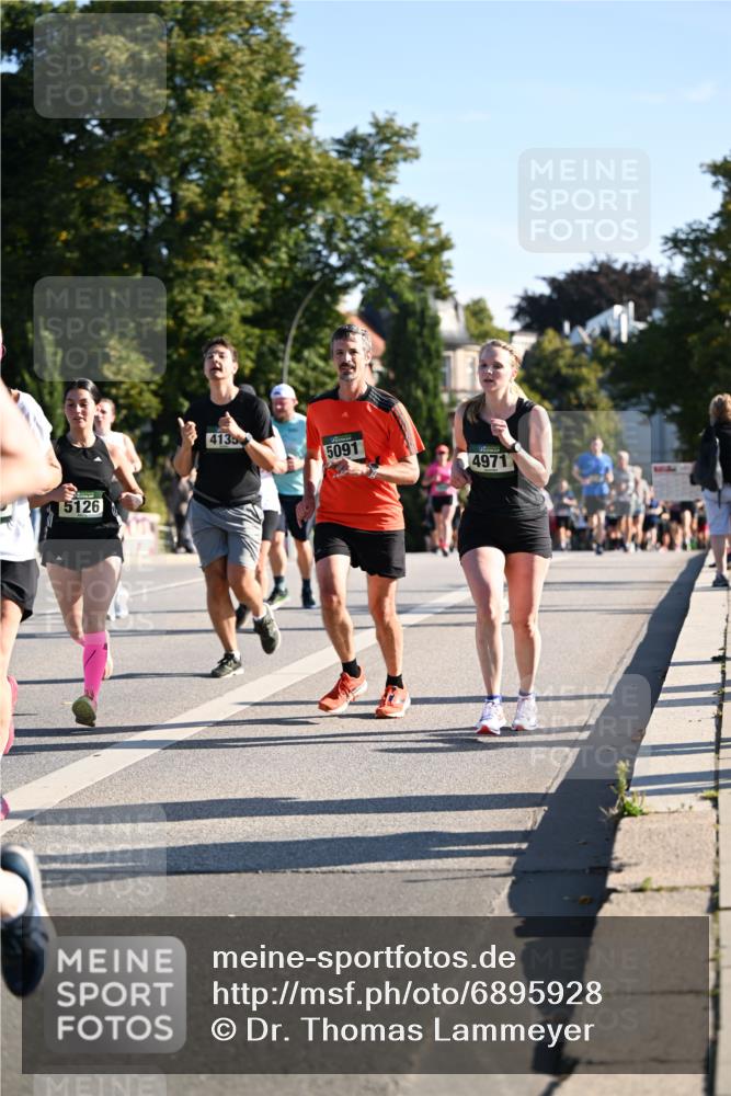 01.09.2024 - BARMER Alsterlauf Dr. Thomas Lammeyer http://msf.ph/oto/6895928 01.09.2024 09:33:44 Laufen 5126, 4135, 5091, 4971 meine-sportfotos.de