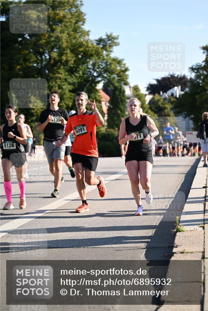01.09.2024 - BARMER Alsterlauf Dr. Thomas Lammeyer http://msf.ph/oto/6895932 01.09.2024 09:33:44 Laufen 5126, 4135, 5091, 71 meine-sportfotos.de
