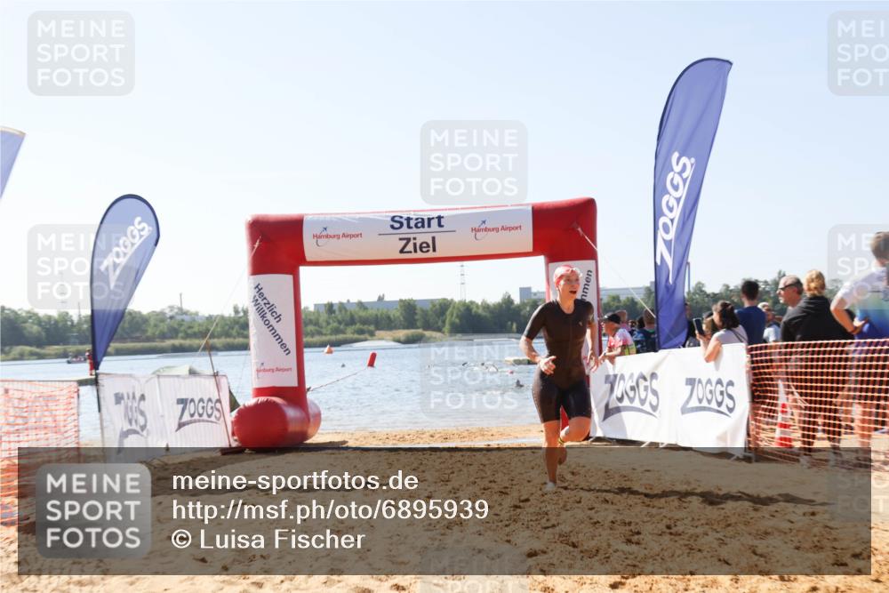 01.09.2024 - 17. Tribühne Triathlon Luisa Fischer http://msf.ph/oto/6895939 01.09.2024 11:19:03 Schwimmen 457 meine-sportfotos.de