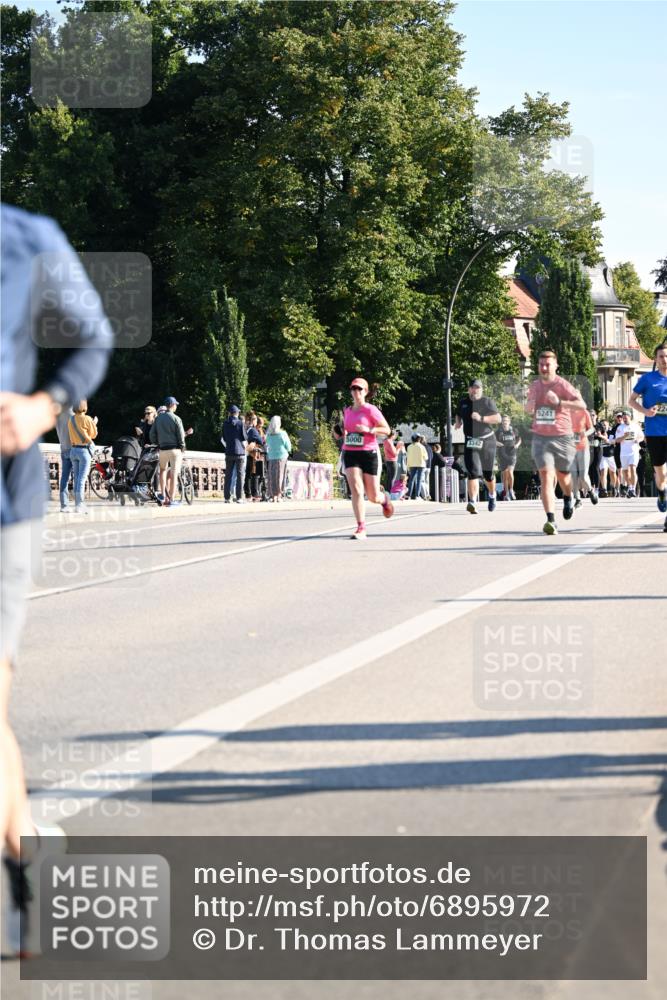 01.09.2024 - BARMER Alsterlauf Dr. Thomas Lammeyer http://msf.ph/oto/6895972 01.09.2024 09:33:49 Laufen 3342, 5000, 5241, 422 meine-sportfotos.de