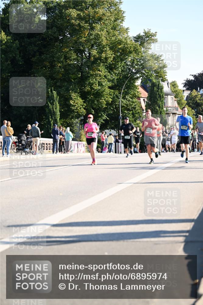 01.09.2024 - BARMER Alsterlauf Dr. Thomas Lammeyer http://msf.ph/oto/6895974 01.09.2024 09:33:49 Laufen 5000, 3342, 5241, 2249 meine-sportfotos.de