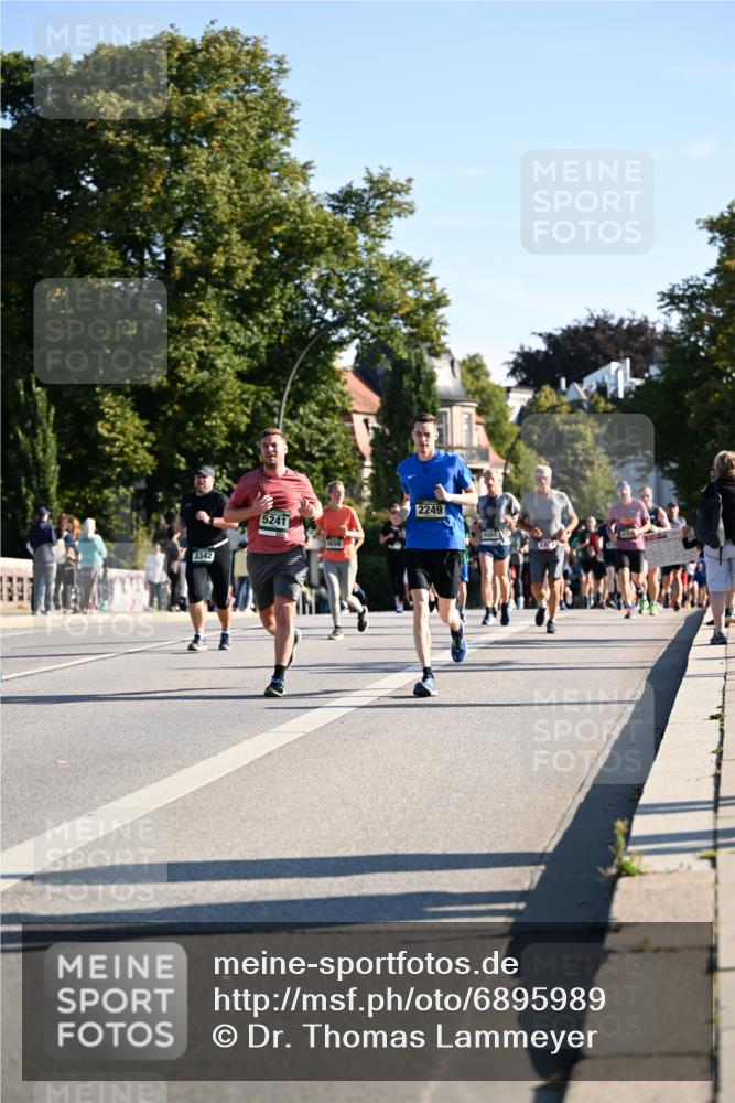 01.09.2024 - BARMER Alsterlauf Dr. Thomas Lammeyer http://msf.ph/oto/6895989 01.09.2024 09:33:51 Laufen 3342, 5241, 4656, 2249, 4563, 232 meine-sportfotos.de