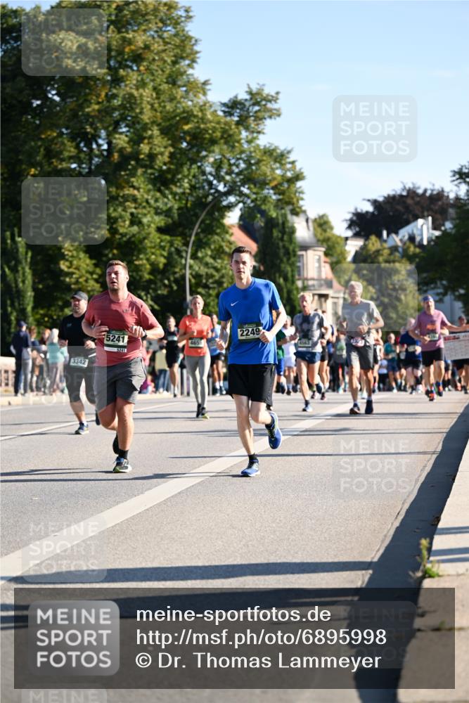 01.09.2024 - BARMER Alsterlauf Dr. Thomas Lammeyer http://msf.ph/oto/6895998 01.09.2024 09:33:52 Laufen 3342, 5241, 5241, 465, 2249 meine-sportfotos.de