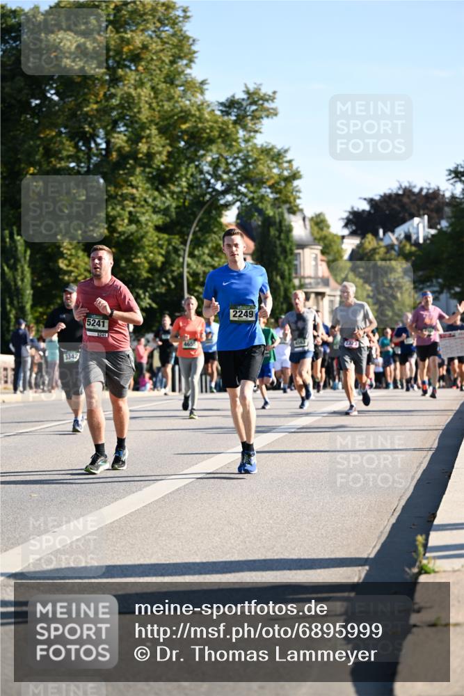 01.09.2024 - BARMER Alsterlauf Dr. Thomas Lammeyer http://msf.ph/oto/6895999 01.09.2024 09:33:52 Laufen 3342, 5241, 5241, 465, 2249, 4563 meine-sportfotos.de