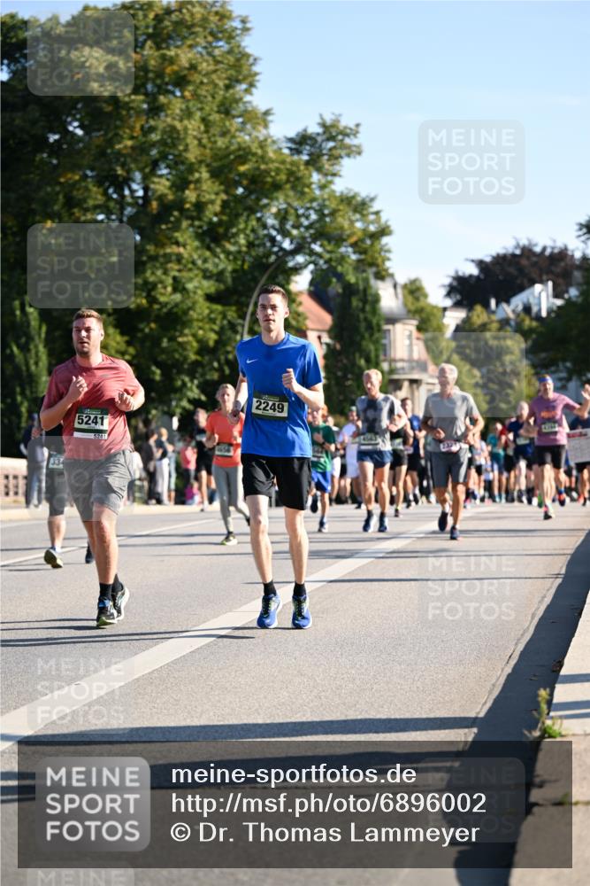 01.09.2024 - BARMER Alsterlauf Dr. Thomas Lammeyer http://msf.ph/oto/6896002 01.09.2024 09:33:52 Laufen 334, 5241, 5241, 2249 meine-sportfotos.de