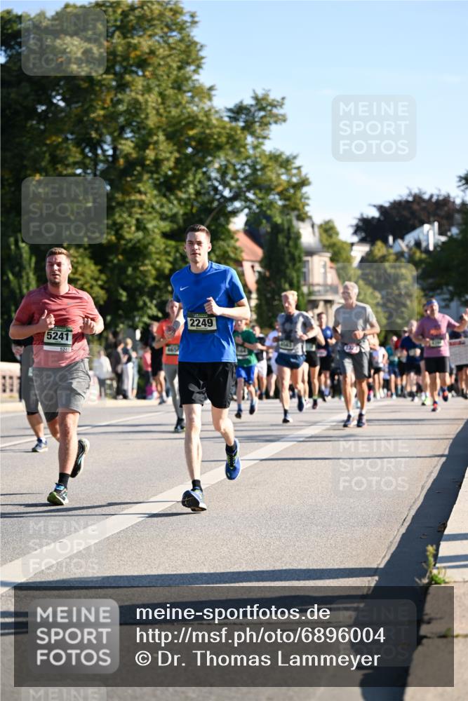 01.09.2024 - BARMER Alsterlauf Dr. Thomas Lammeyer http://msf.ph/oto/6896004 01.09.2024 09:33:52 Laufen 5241, 5241, 4657, 2249 meine-sportfotos.de