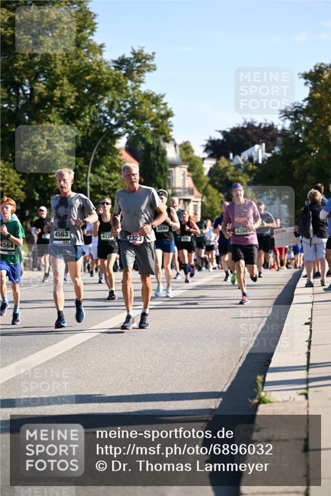 01.09.2024 - BARMER Alsterlauf Dr. Thomas Lammeyer http://msf.ph/oto/6896032 01.09.2024 09:33:55 Laufen 4564, 4563, 4563, 4128, 2323, 3894, 4394 meine-sportfotos.de