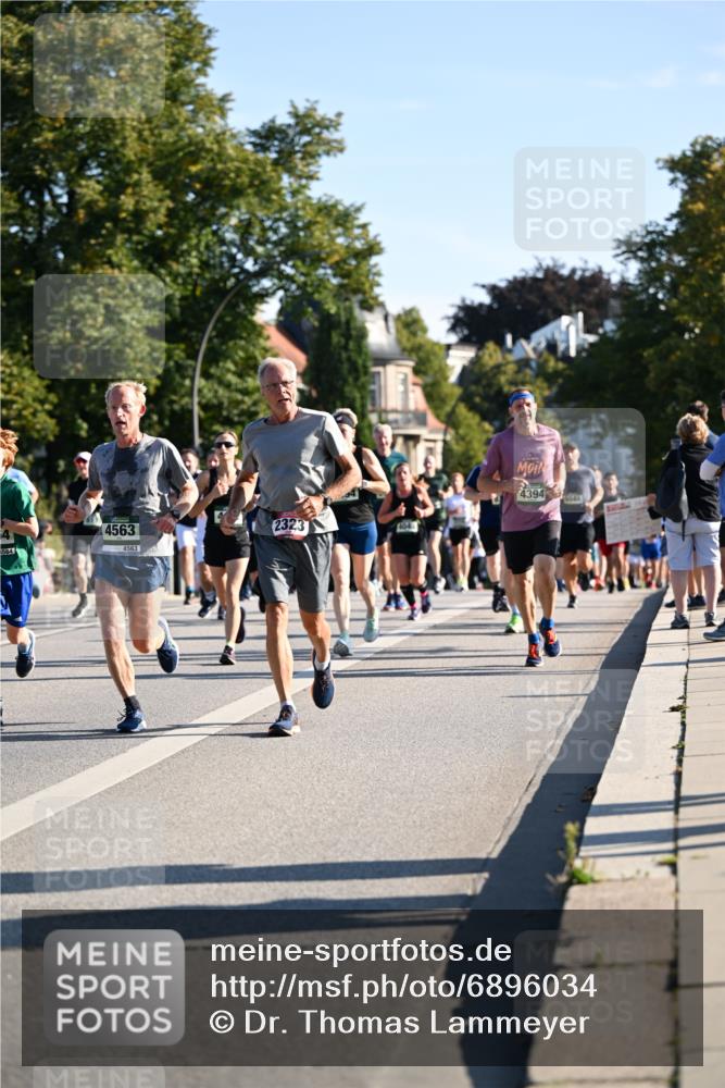 01.09.2024 - BARMER Alsterlauf Dr. Thomas Lammeyer http://msf.ph/oto/6896034 01.09.2024 09:33:55 Laufen 64, 564, 4563, 4563, 2323, 4394 meine-sportfotos.de