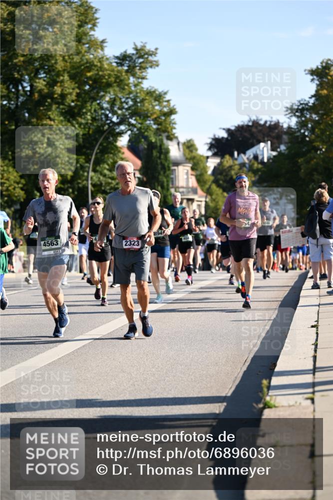 01.09.2024 - BARMER Alsterlauf Dr. Thomas Lammeyer http://msf.ph/oto/6896036 01.09.2024 09:33:56 Laufen 4563, 4563, 2323, 394 meine-sportfotos.de